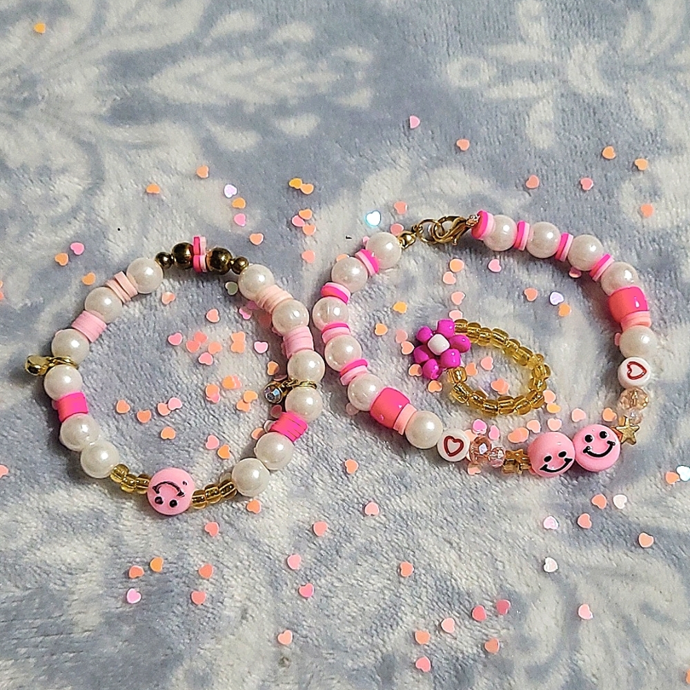 🌷2 pink bracelets and a flower ring💗